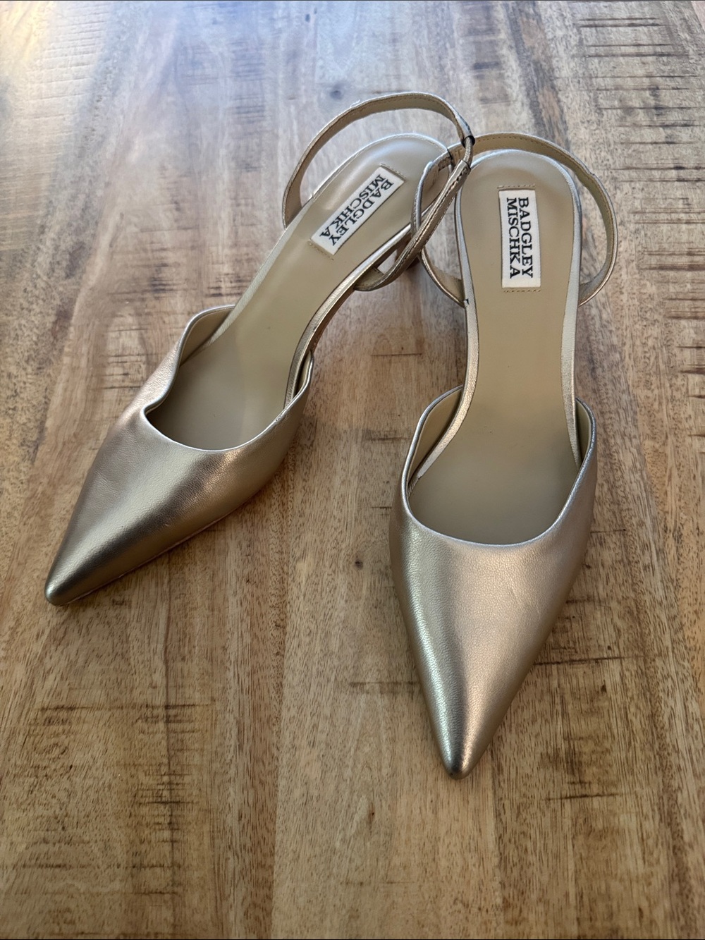Badgley Mischka Gentry II Champagne Gold Pointed Slingback Pump NEW flawed